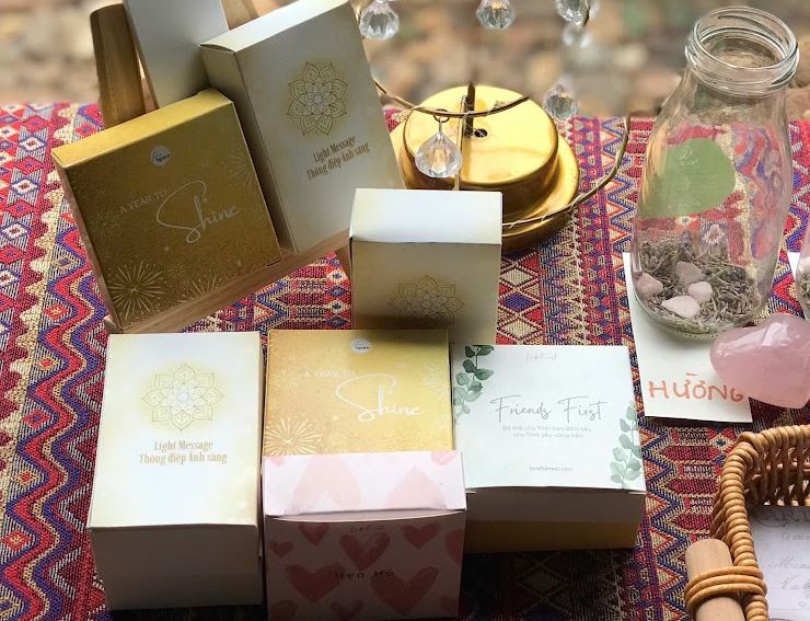 Các bộ thẻ Light Message, A Year to Shine, Hẹn hò, Friends First
