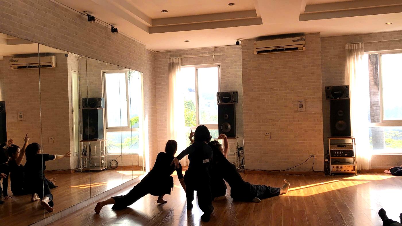 Mở — buổi thực hành chuyển động