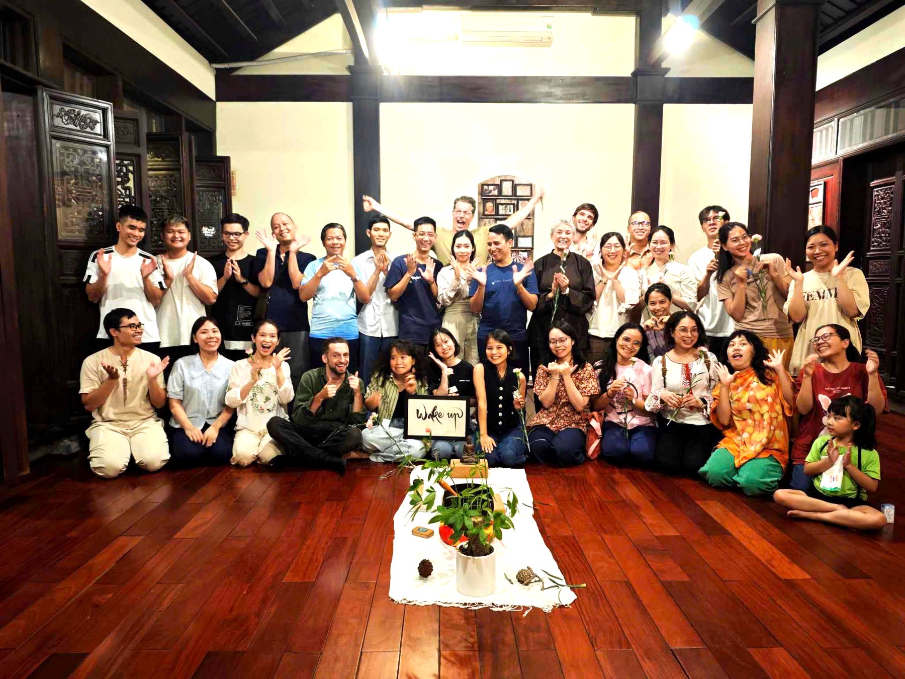 Xóm Trăng — cộng đồng thiền