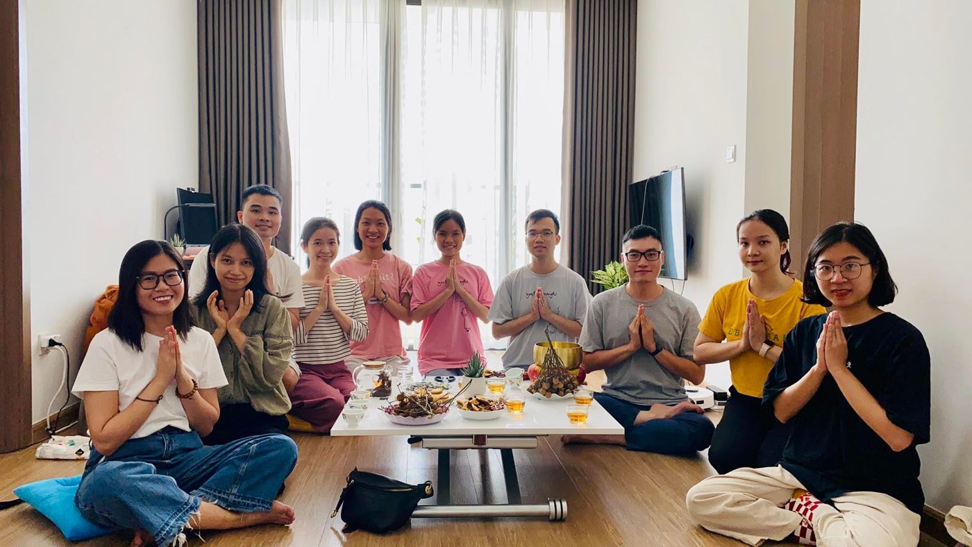 Buổi thiền tập Xóm Trăng